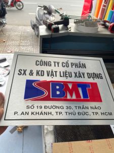 kích thước bảng tên công ty