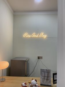 Gia công bảng hiệu LED neon sign theo logo thương hiệu tại xưởng TP.HCM