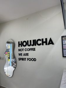 Bảng hiệu logo công ty thiết kế chữ nổi mica sang trọng tại Bình Thạnh