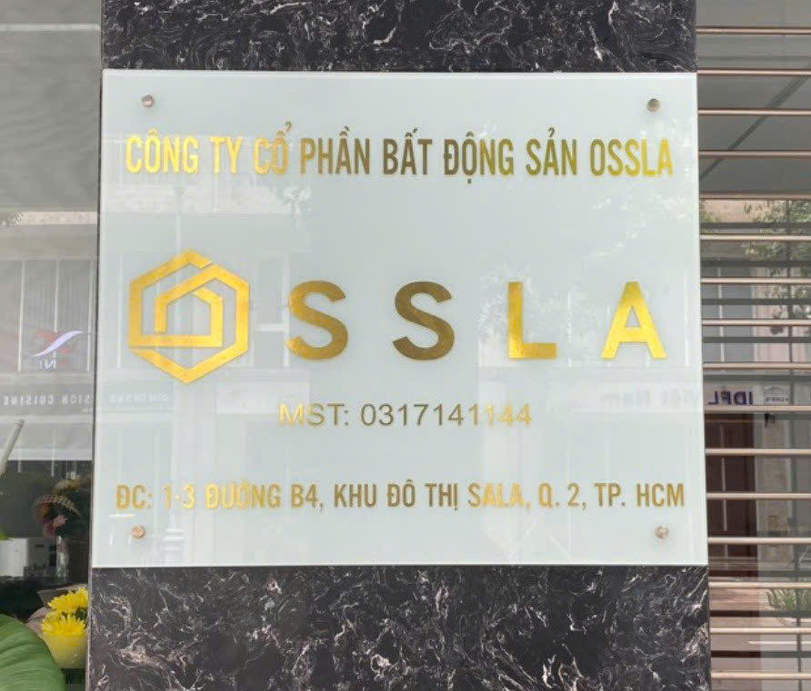 Thi công bảng tên công ty bằng mica sang trọng, hiện đại