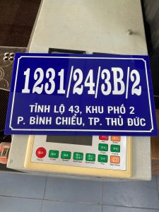 Bảng số nhà mica in UV – sắc nét, bền đẹp theo thời gian.
