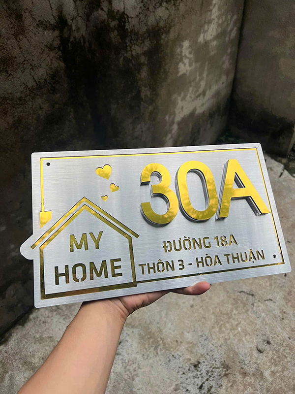 Bảng số nhà đẹp, bền bỉ, thể hiện phong cách sống tinh tế.