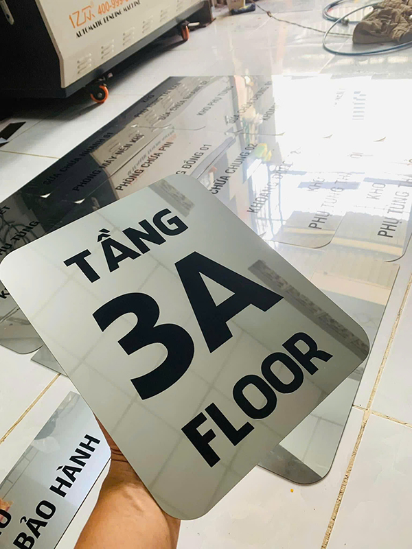 Gia công bảng tên văn phòng inox giá rẻ theo yêu cầu