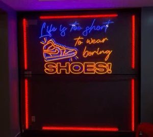 Thi công bảng hiệu LED neon uốn chữ nghệ thuật theo yêu cầu tại Bình Thạnh