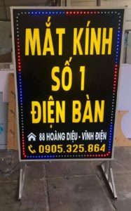 Mẫu bảng hiệu chân đứng có đèn nổi bật tại Bình Thạnh