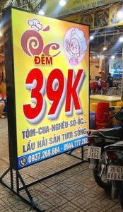 Mẫu bảng hiệu chân đứng có đèn nổi bật tại Bình Thạnh