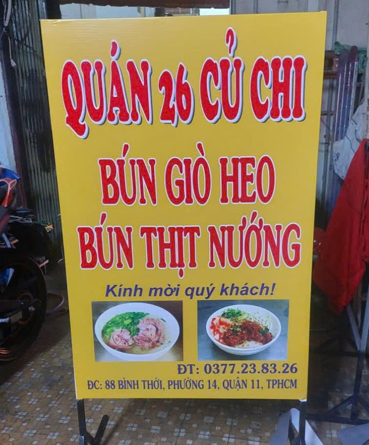 Mẫu bảng hiệu chân đứng nổi bật cho cửa hàng tiện lợi tại Quận 2
