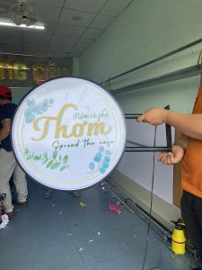 Hộp đèn hút nổi tròn quận 3 – Lựa chọn tuyệt vời cho shop, quán café, spa