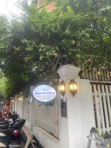 Hộp đèn hút nổi quận 2 – Thiết kế tròn đẹp mắt, chiếu sáng nổi bật, báo giá ưu đãi nhất!”