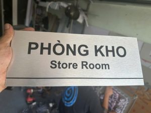 “Bảng tên phòng ban alu – Nhẹ, bền, chi phí tiết kiệm, phù hợp mọi nhu cầu.