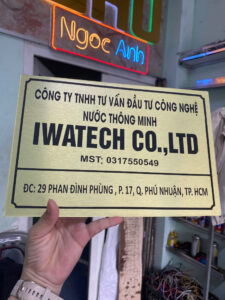 Thi công bảng tên công ty alu giá rẻ Bình Thạnh – thiết kế hiện đại, lấy liền.