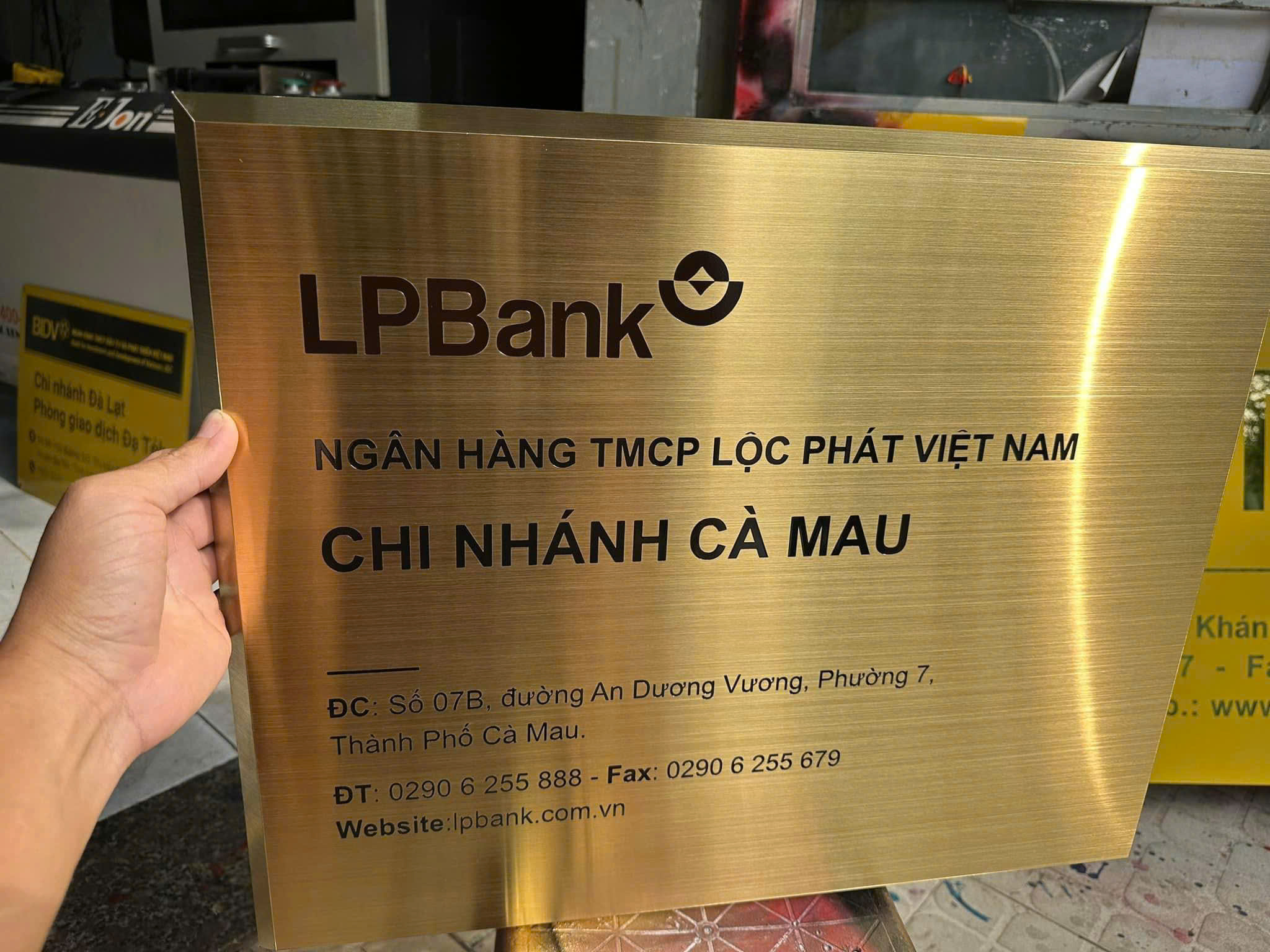 Xưởng làm bảng tên công ty inox gần Quận Phú Nhuận – Chất lượng bền đẹp trên 10 năm