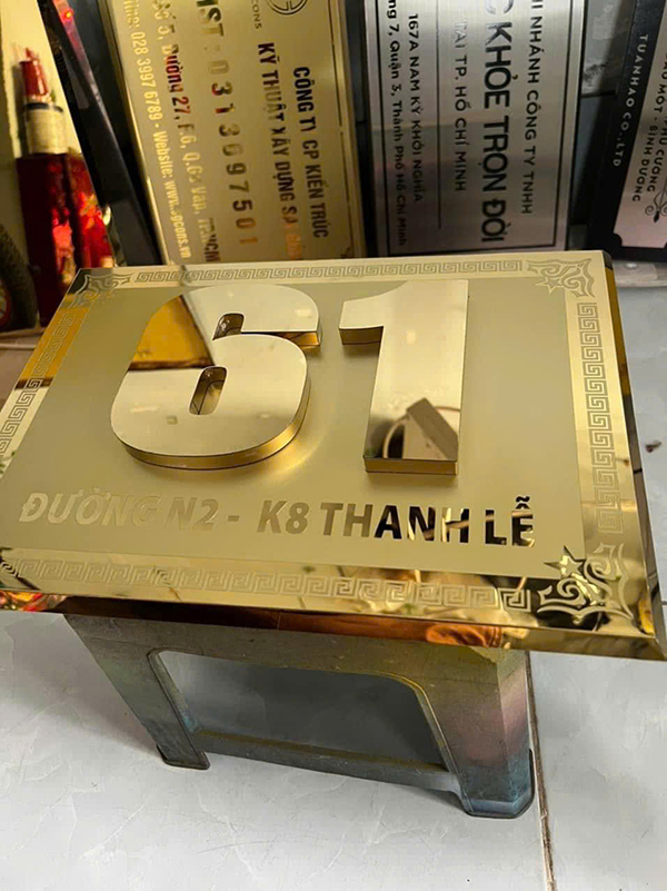 biển số nhà inox Quận 4 nền vàng chữ đen sang trọng biển số nhà inox Quận 4 nền vàng chữ đen sang trọng