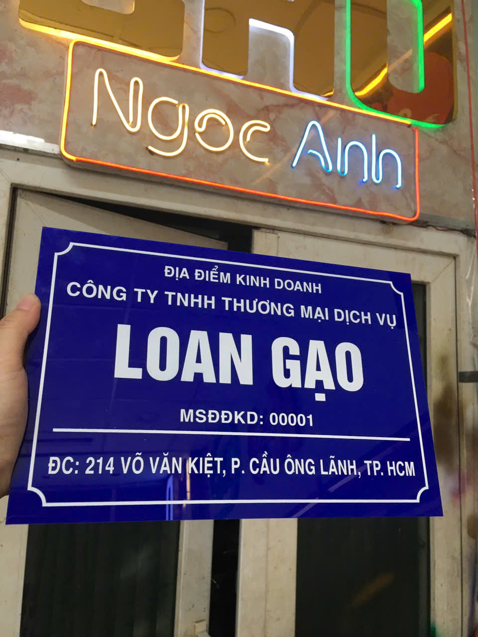 Bảng tên công ty giá bao nhiêu? Cách chọn loại tiết kiệm chi phí