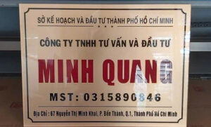 báo giá bảng tên công ty mica